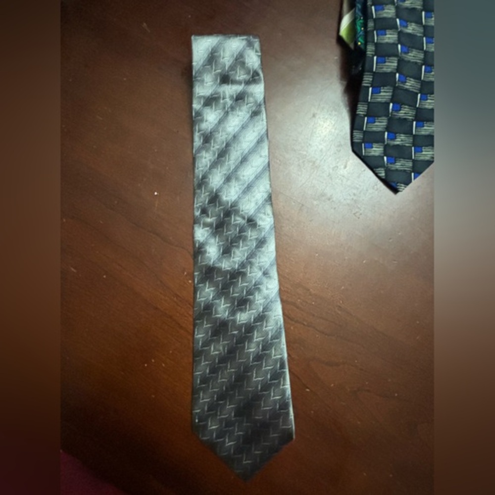 Men’s Joesph and‎ feiss neck tie 100%silk. Browns for career or church
